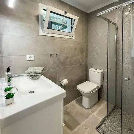Apartment Cozy&modern W/private Garden Bbq+wifi *
